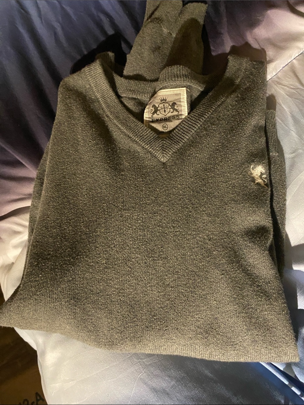 Express Men’s V-Neck Sweater - Olive